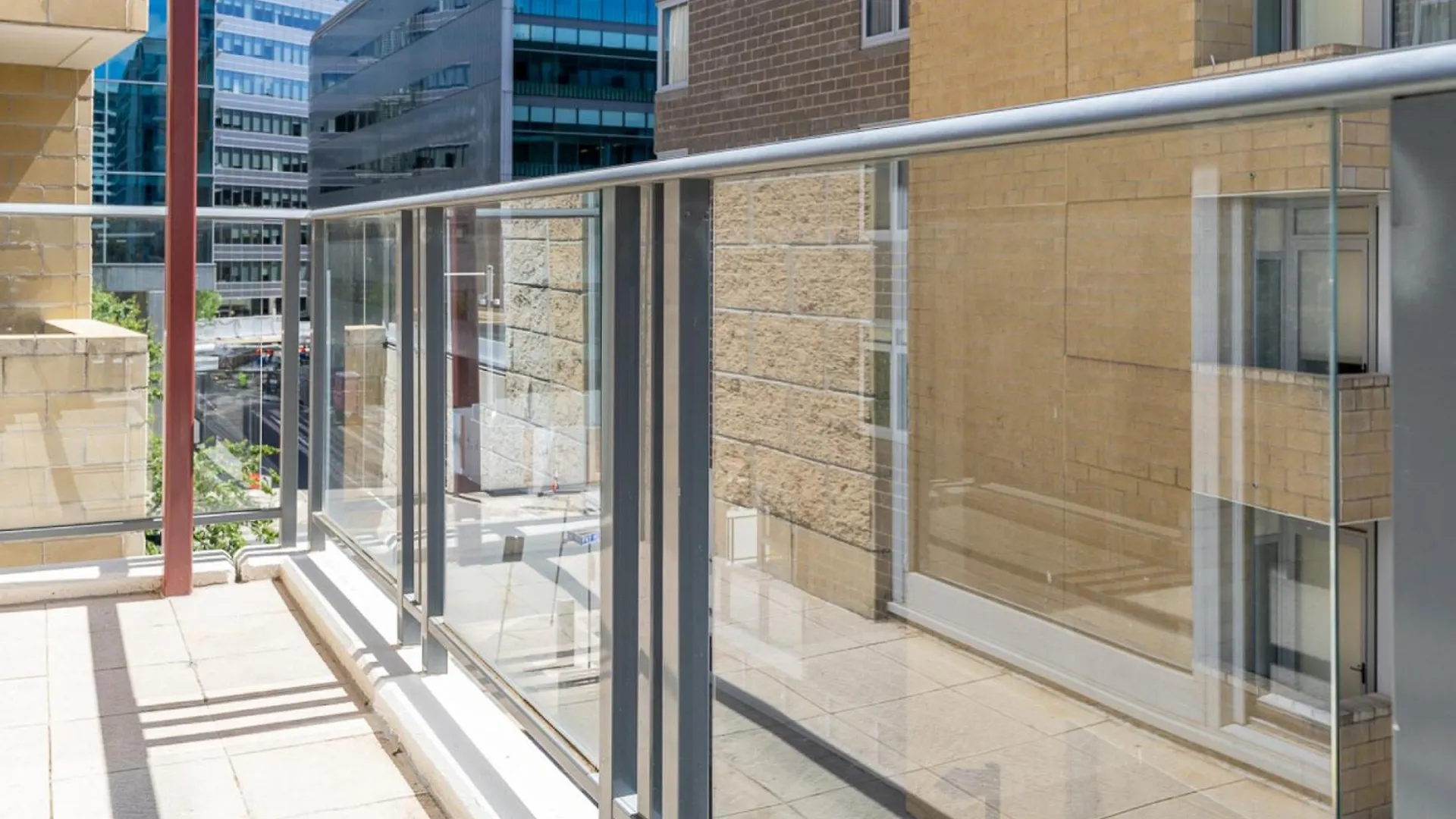 Modern Two-Story City Pad With Pool, Gym & Sauna Canberra 0*,